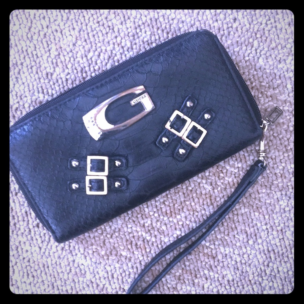 Guess wallet/wristlet/ clutch